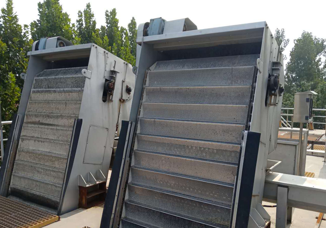 網板階梯式（shì）格柵（shān）除汙機