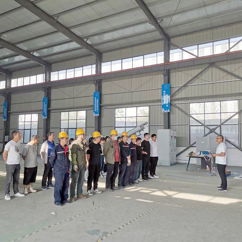 我司針對（duì）科（kē）技創（chuàng）新技術人員和車（chē）間一線工作人員（yuán）進行技能表彰大會