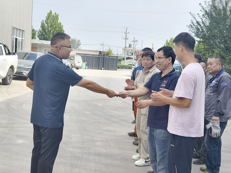 我們比不了河南礦山，但是，我們可以努力學習人家（jiā），把涼氣送到一線去（qù）